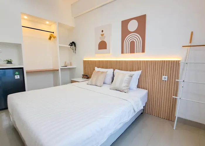 Olivia Soho 3*