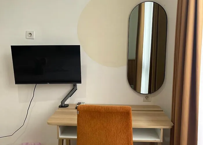 Olivia Soho 3*